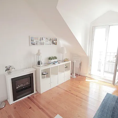 Mika's Homes - Alfama Apartman *
