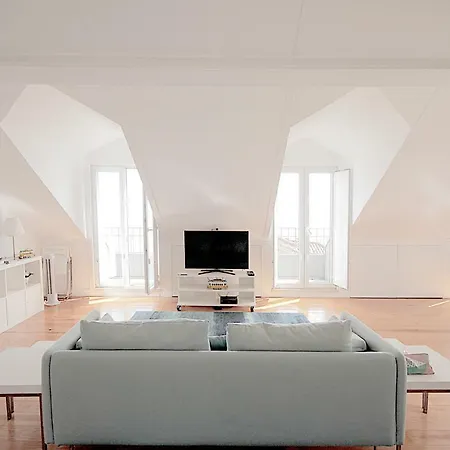 Mika's Homes - Alfama Apartman